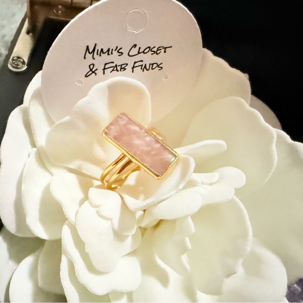 Handmade Gold-Tone Ring with Rectangular rose quartz Inlay - Picture 5 of 11